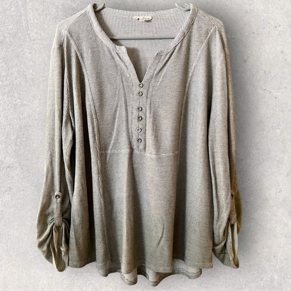 Jane & Delancey Raglan Top